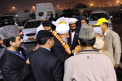 Huzur_arrives_at_Delhi_Airport