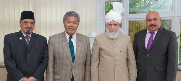 3tuvalu_ahmadiyya_mirzamasroor_khalifa_Enele_Sopoaga